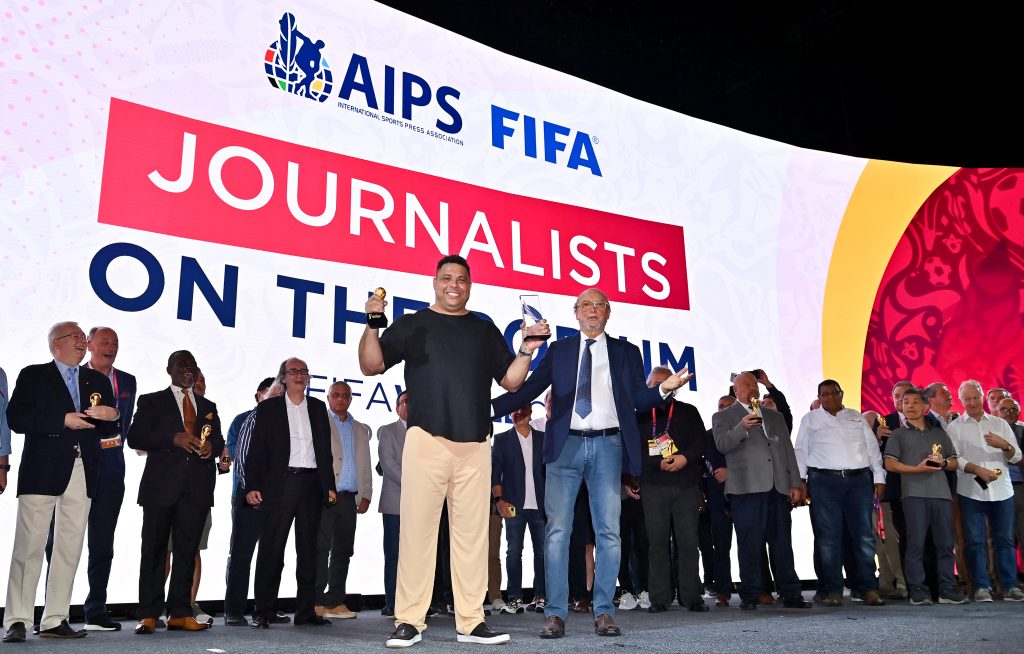 FIFA destaca trayectoria del comunicador Jesús Vélez Banegas