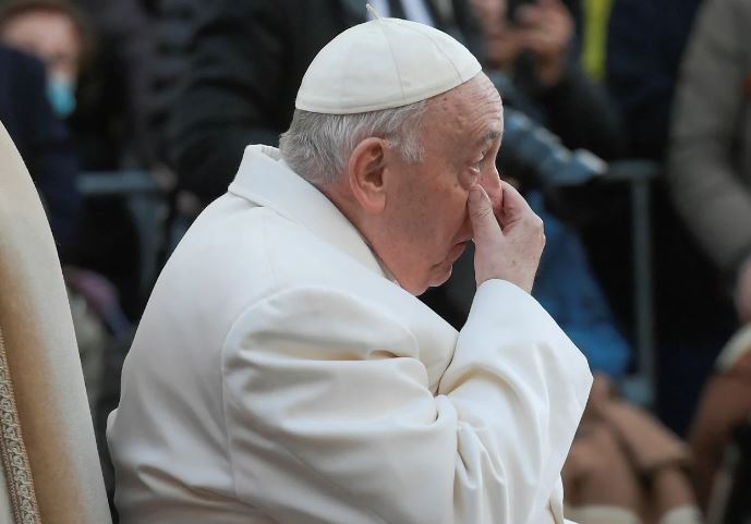Papa Francisco firmó una carta de renuncia por si le falla la salud