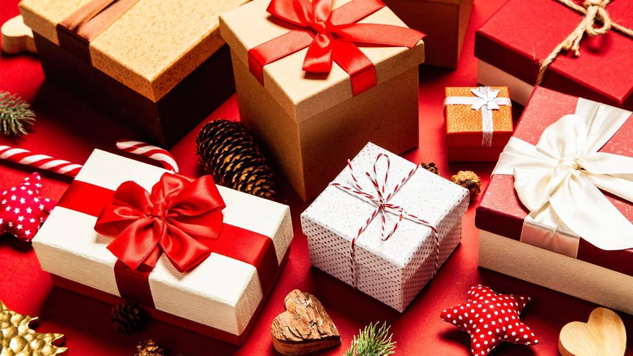 ¿De dónde proviene la tradición de intercambiar regalos en Navidad?