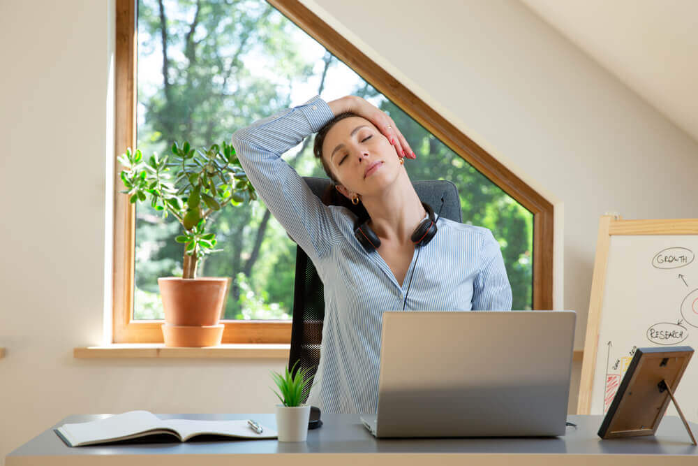 6 ejercicios físicos para combatir el sedentarismo en la oficina