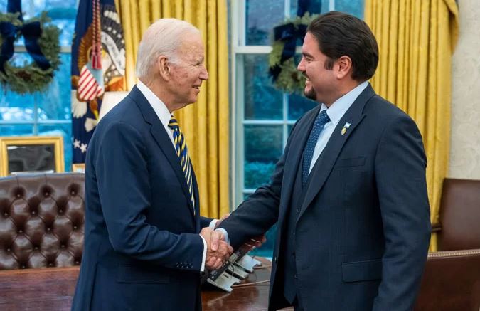 Javier Bu Soto entrega credenciales a presidente de EEUU para ser el embajador ante Washington