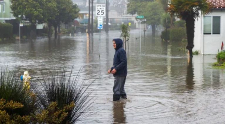 Miles de personas evacuadas en California por las fuertes lluvias e inundaciones
