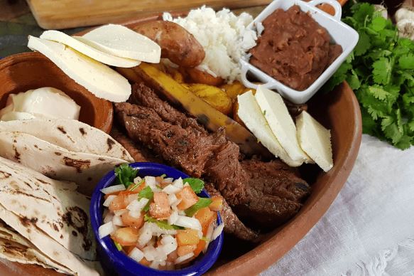 Cuatro platillos exquisitos de la gastronomía hondureña