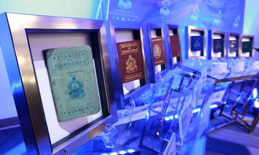 Honduras producirá en México pasaportes electrónicos seguros