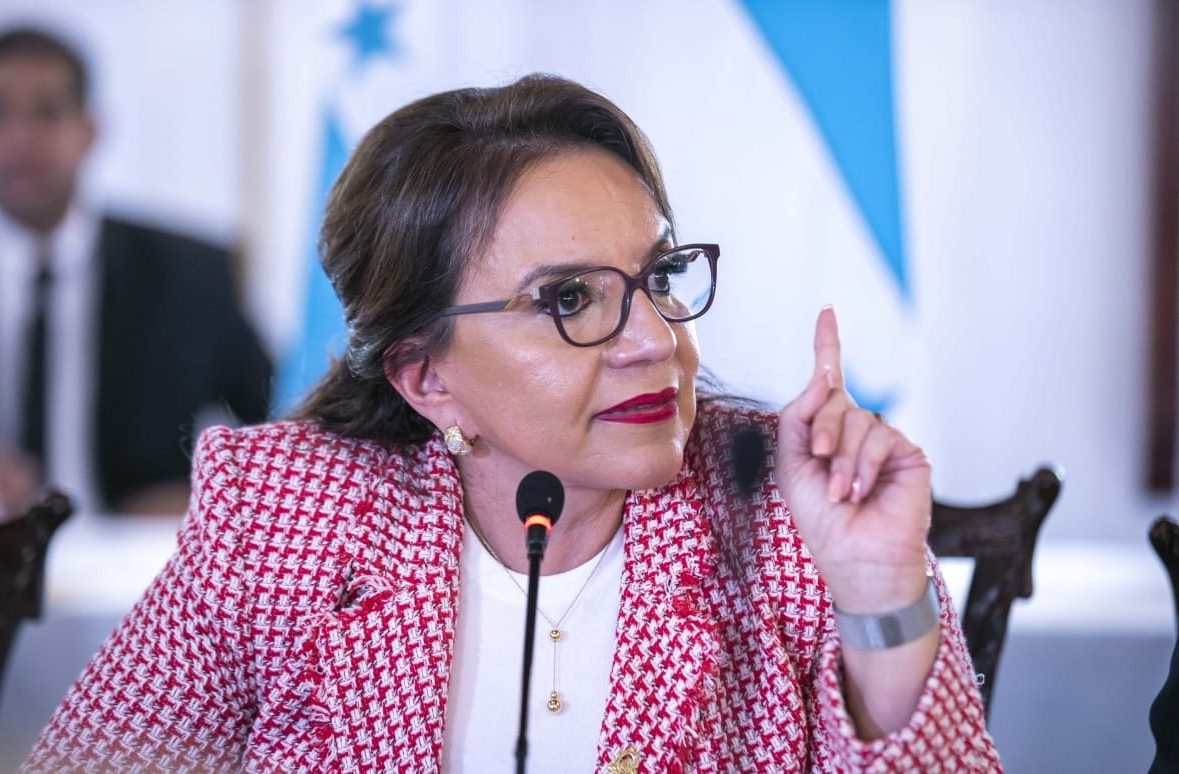 Presidenta Xiomara Castro ordena suspender a directores de Servicio Civil