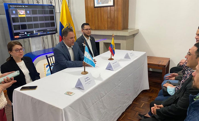 Inauguran servicio de pasaporte electrónico y enrolamiento hondureño en Ecuador