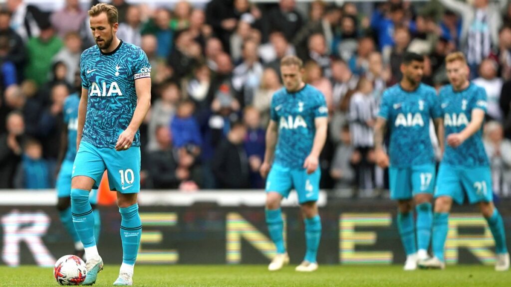 Jugadores del Tottenham muestran su compromiso con los aficionados al reembolsar el costo de entradas tras una decepcionante actuación