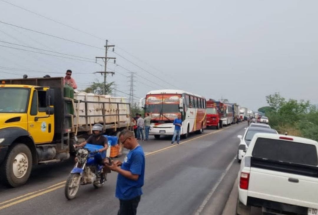 Productores de camarón en Honduras bloquean carretera en protesta por comerciar con China