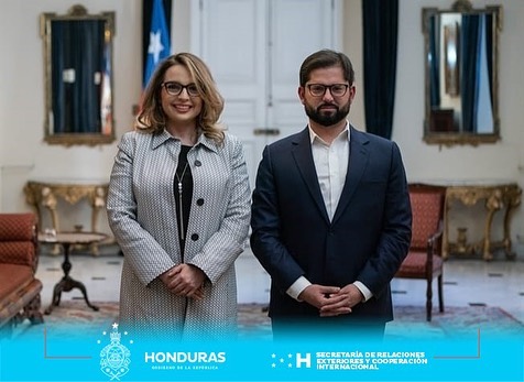 Embajadora de Honduras presenta Cartas Credenciales ante el presidente de la República de Chile, Gabriel Boric