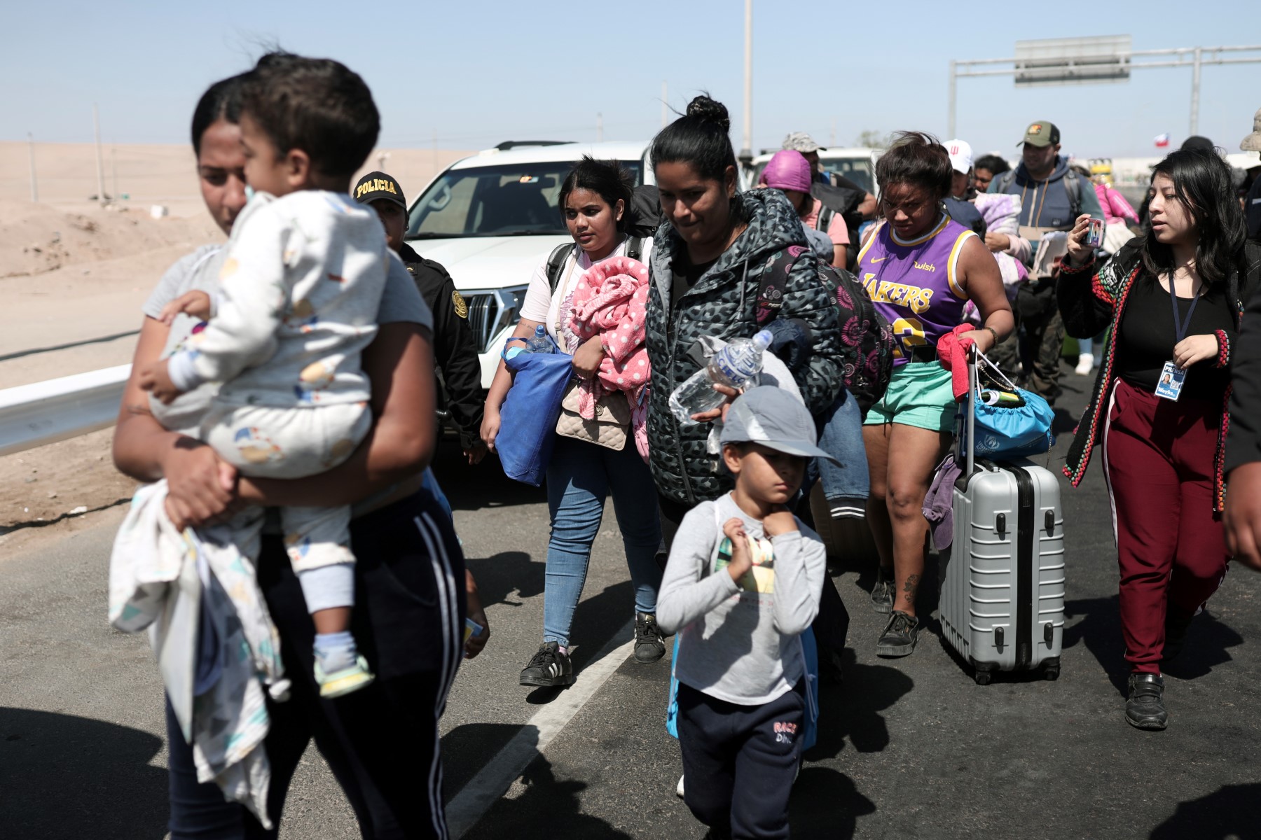 Venezuela y Perú implementarán vuelos humanitarios para ciudadanos venezolanos varados en la frontera con Chile