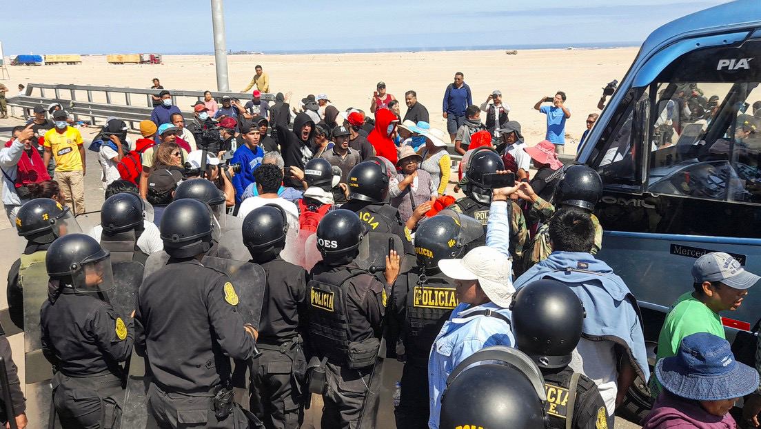 300 migrantes varados en la frontera entre Chile y Perú, en situación humanitaria crítica