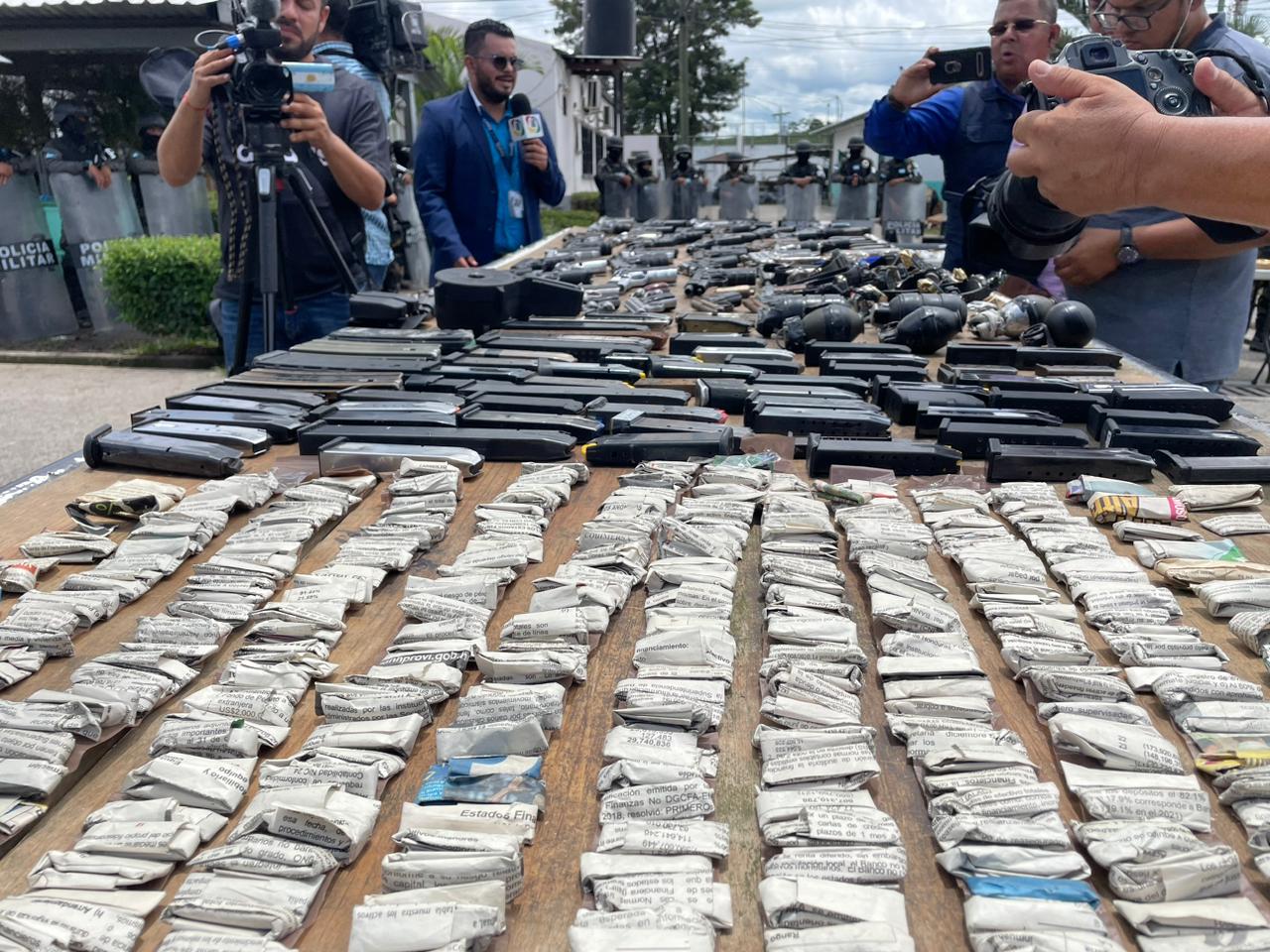 Más de 100 mil lempiras, armas de grueso calibre y otros objetos peligrosos fueron encontrados en Támara
