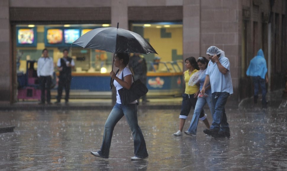 Convergencia de viento y humedad provoca lluvias y tormentas eléctricas en varias regiones de Honduras.