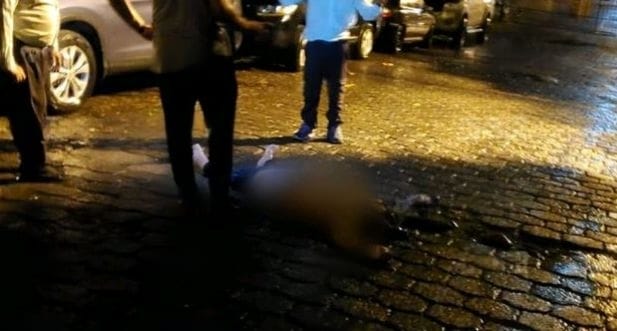 Mujer fallece en trágico accidente vial en Tegucigalpa y su cuerpo es arrastrado bajo la lluvia hasta una colonia cercana