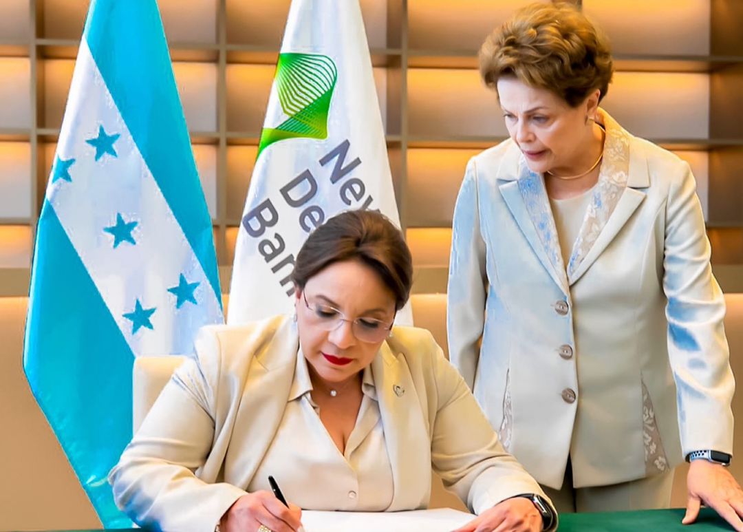 La presidenta Xiomara Castro de Zelaya firma solicitud para que Honduras ingrese al BRICS