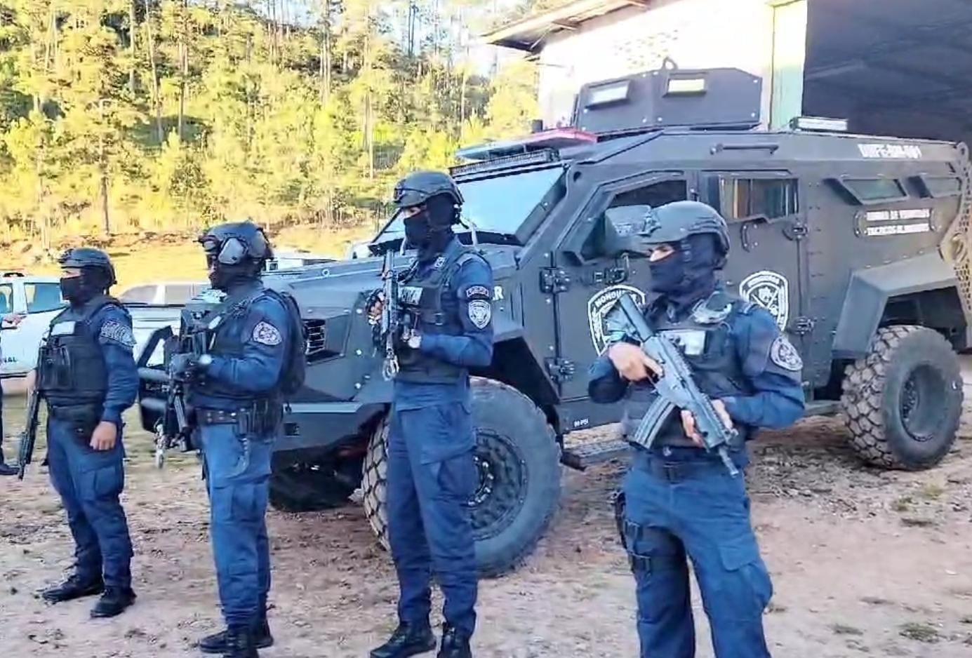 Policía Nacional interviene zonas conflictivas con los «Black Mamba Sandcat» y arresta a seis personas en Comayagua 