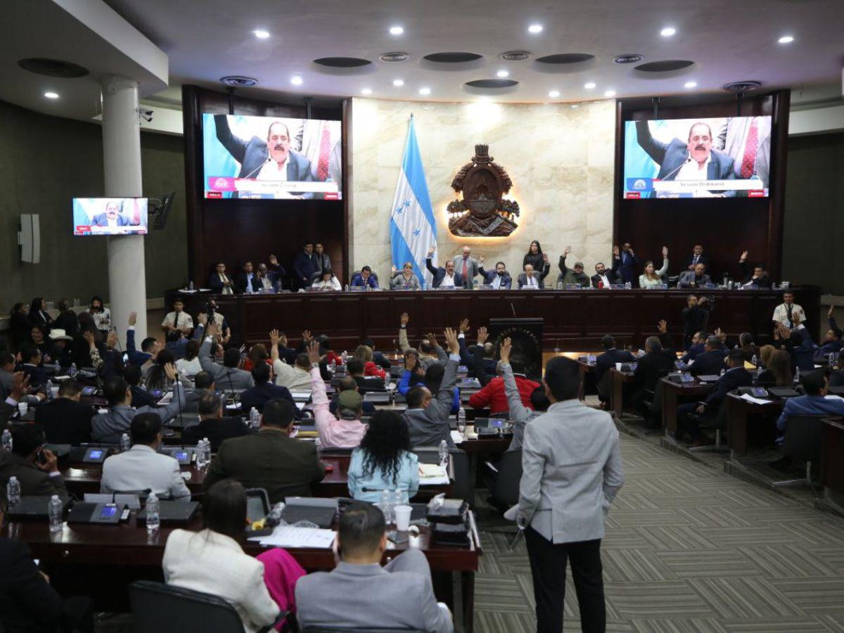 Congreso Nacional: Juramentó a las nuevas autoridades de distintos organos del Estado.