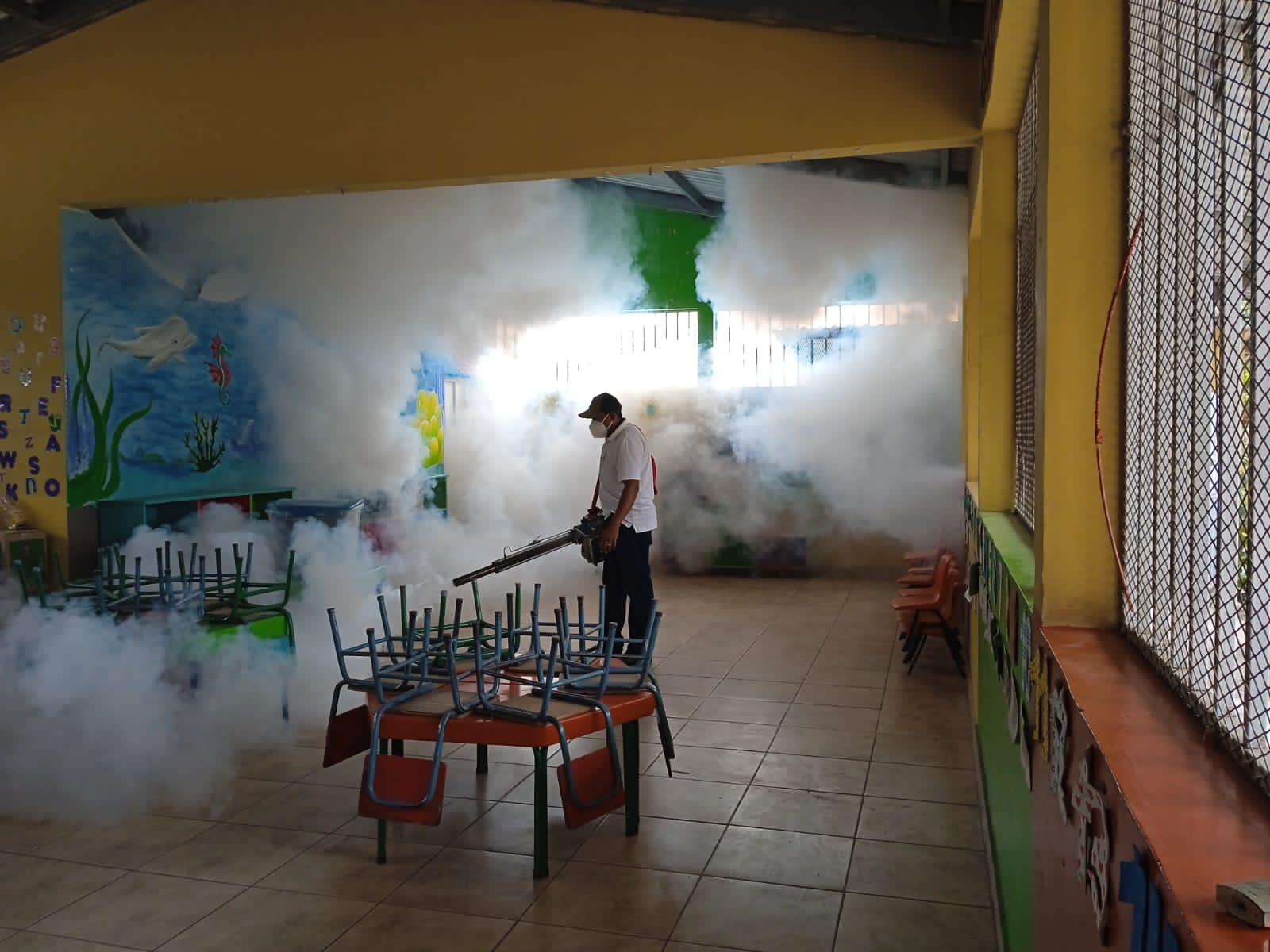 Comayagua: Salud fumiga Centros Educativos antes de inicio de clases