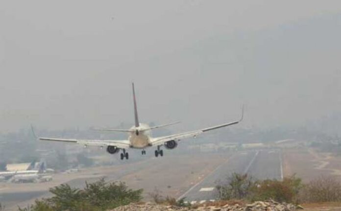 Por inmensa capa de humo, suspendidos los vuelos en Toncontín