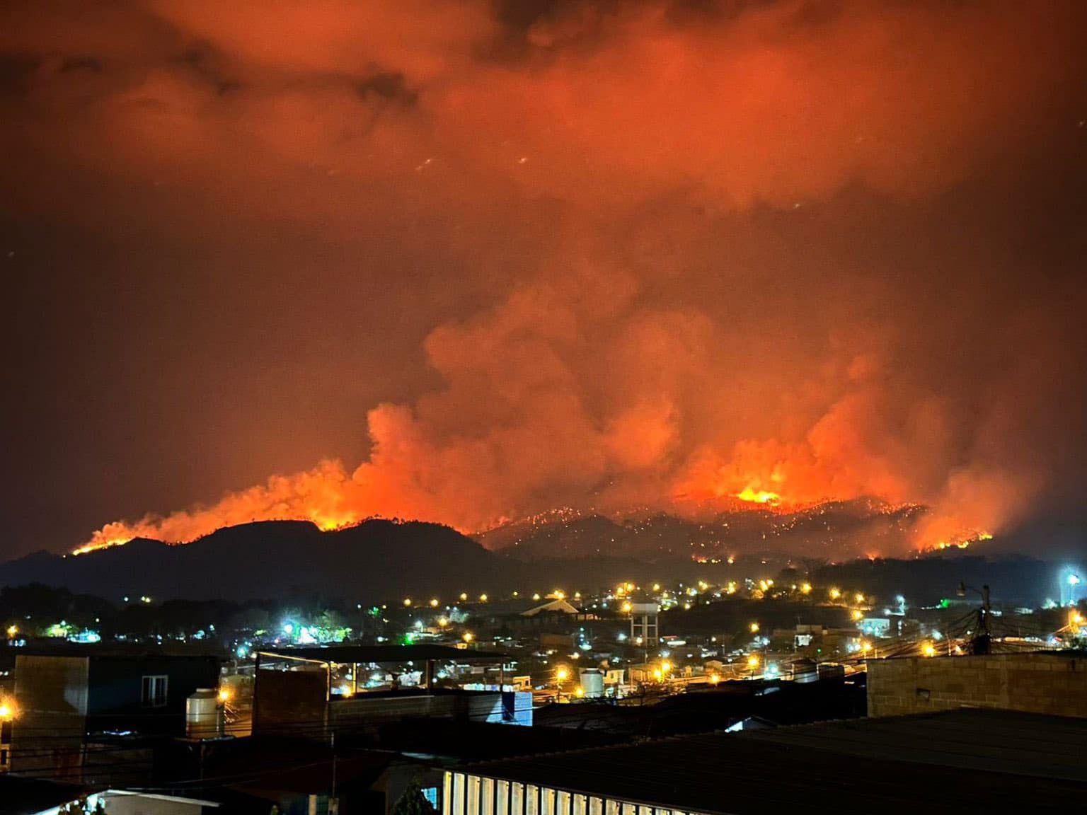 Presidenta Xiomara Castro insta a sancionar a responsables del incendio en La Tigra