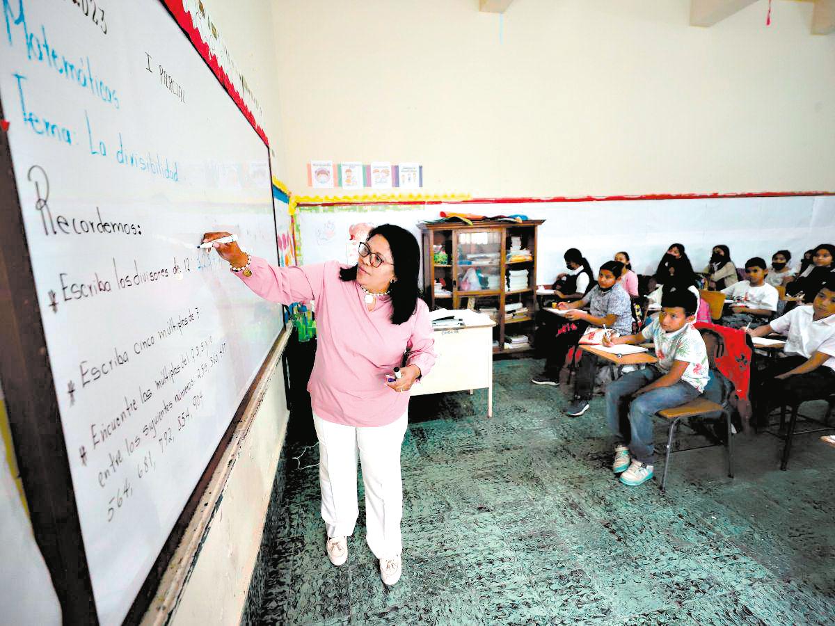 Secretaría de Educación realiza pago de incremento salarial a docentes.